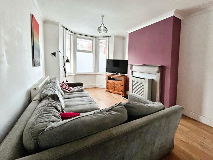 3 Bedroom Terraced House For Sale In Wycliffe Road, Abington, Northampton, NN1