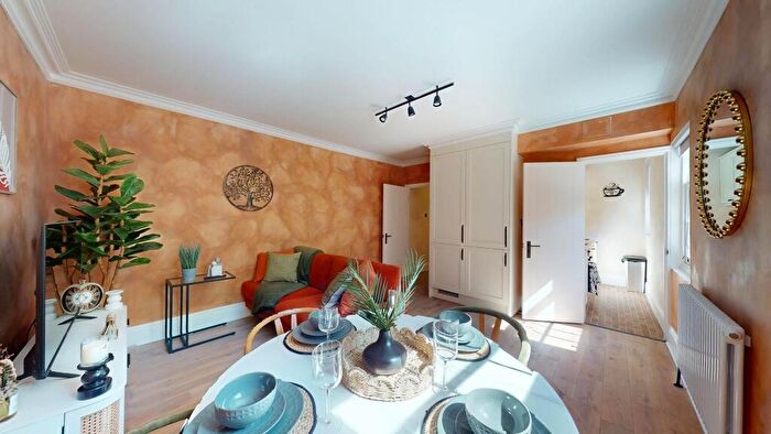 2 Bedroom Apartment To Rent In Caledonian Road, London, N1