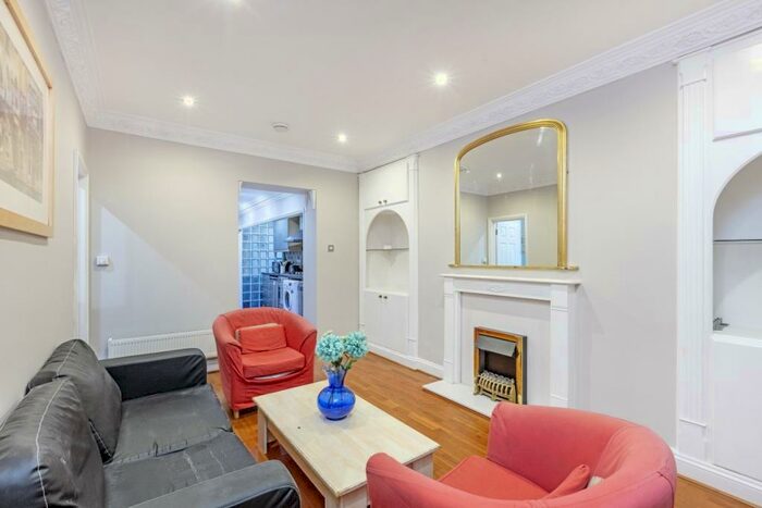 2 Bedroom Flat To Rent In Redcliffe Square Chelsea, SW10