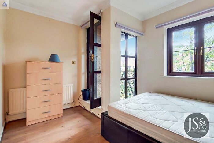 4 Bedroom House To Rent In Brunswick Quay, London, SE16