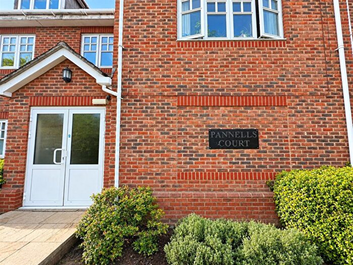 1 Bedroom Flat For Sale In Pannells Court, Hounslow, TW5