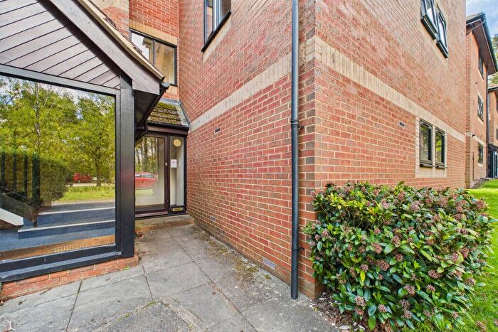 1 Bedroom Flat For Sale In Wayland Close, Bracknell, Berkshire, RG12