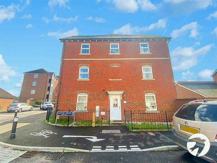 3 Bedroom Detached House To Rent In Easton Drive, Sittingbourne, Kent, ME10