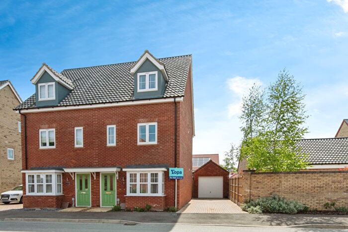 3 Bedroom Semi-Detached House For Sale In Sovereign Way, Thetford, IP24