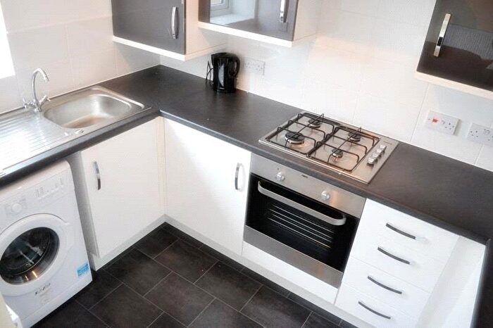 2 Bedroom Flat To Rent In Guide Post Road, Grove Village, Manchester, Greater Manchester, M13