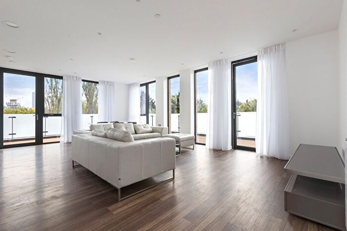 3 Bedroom Flat To Rent In Sitka House, Quebec Way No., Canada Water, London, SE16