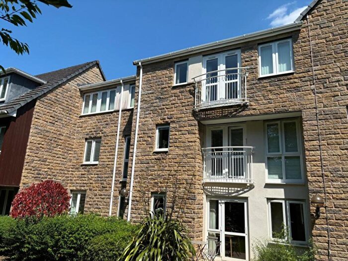 2 Bedroom Apartment For Sale In Sykes Court, Huddersfield, HD3