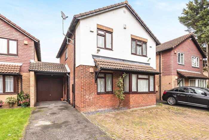 4 Bedroom Detached House To Rent In Slough, Berkshire, SL1