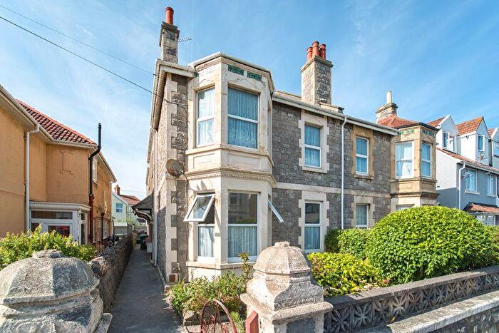 2 Bedroom Flat For Sale In Locking Road, Weston Super Mare - Freehold Garden Flat, BS23