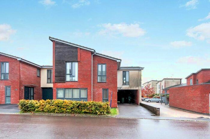 4 Bedroom Detached House To Rent In Marston Walk, Basingstoke, Hampshire, RG24