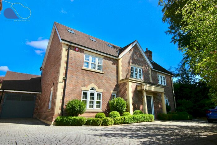5 Bedroom Detached House To Rent In Spencer Close, Radlett, WD7