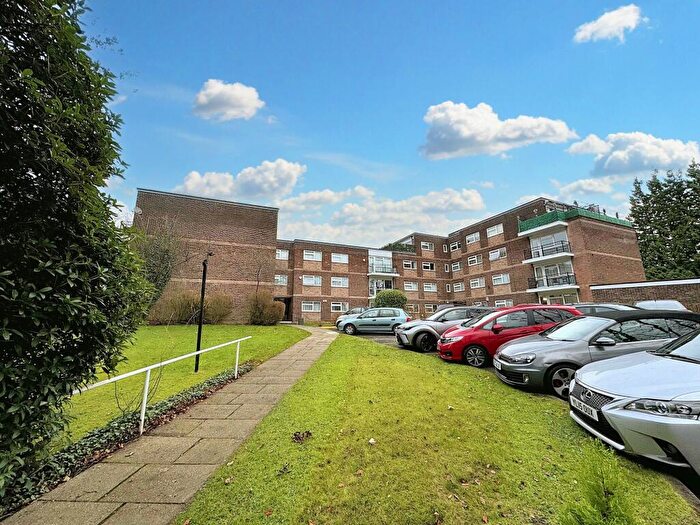 4 Bedroom Apartment For Sale In Sommerville Court, Park Lane, Salford, M7