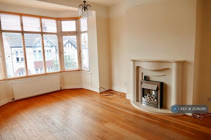 1 Bedroom Flat To Rent In Oakleigh Park Drive, Leigh-On-Sea, SS9