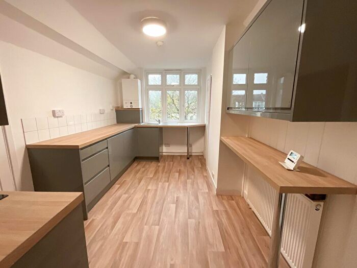 2 Bedroom Apartment To Rent In Cobham Road, Westcliff-on-Sea, SS0
