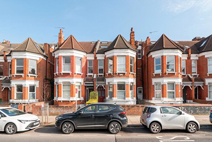 1 Bedroom Flat For Sale In Ferme Park Road, London, N8