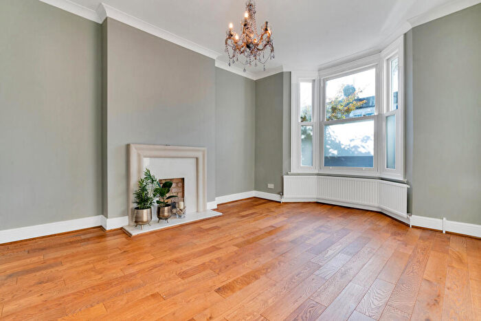 2 Bedroom Apartment To Rent In Elfort Road, London, N5