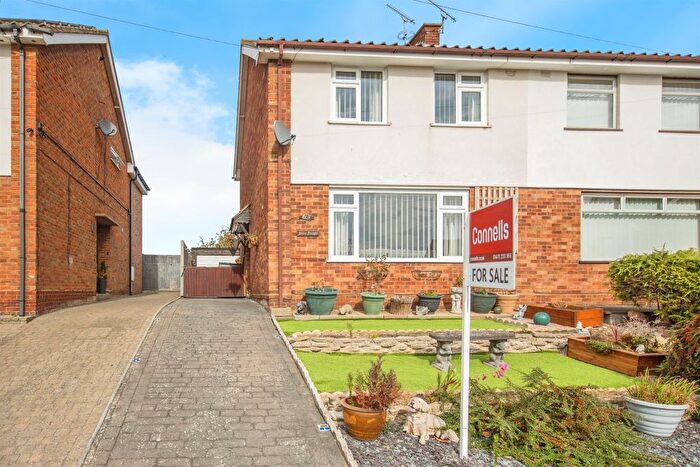 3 Bedroom Semi-detached House For Sale In Coral Drive, Ipswich, IP1