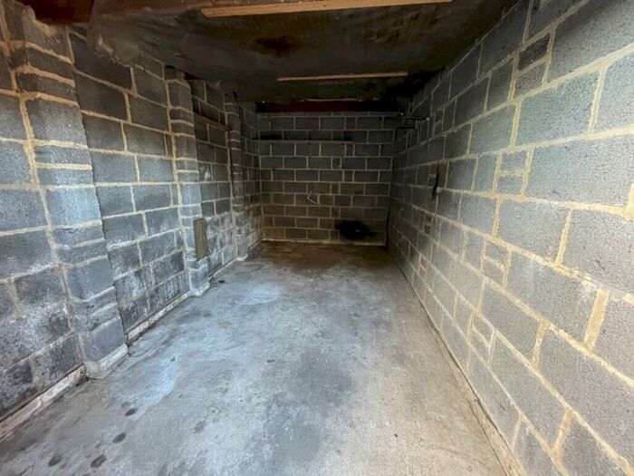 Garage / Parking To Rent In Darnley Road, Gravesend, DA11