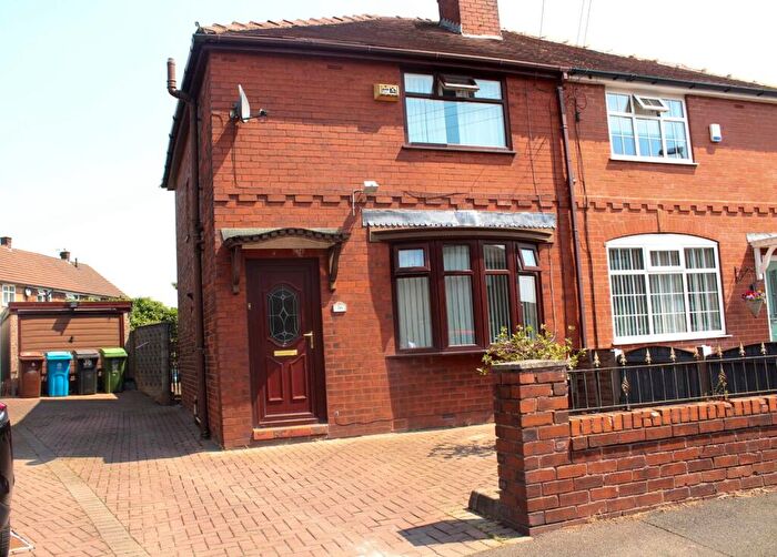 3 Bedroom Semi-Detached House For Sale In Williams Crescent, Chadderton, Oldham, OL9