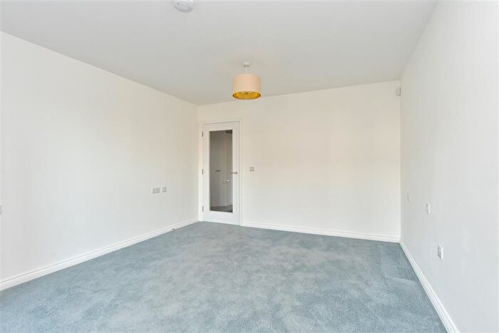 1 Bedroom Flat For Sale In High Street, Rainham, Gillingham, Kent, ME8