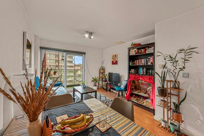 1 Bedroom Flat For Sale In Tequila Wharf, Commercial Road, E14