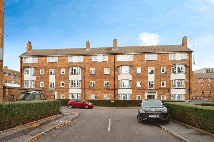 3 Bedroom Maisonette For Sale In Ockenden Close, Southsea, Hampshire, PO5