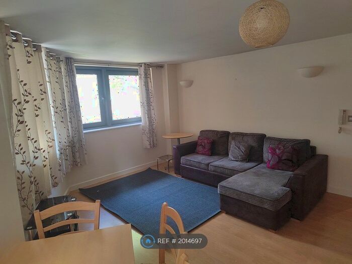 2 Bedroom Flat To Rent In City Walk, Leeds, LS11