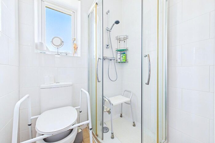 6 Bedroom Detached House For Sale In Insley Crescent, Broadstone, Dorset, BH18 - Photo 12