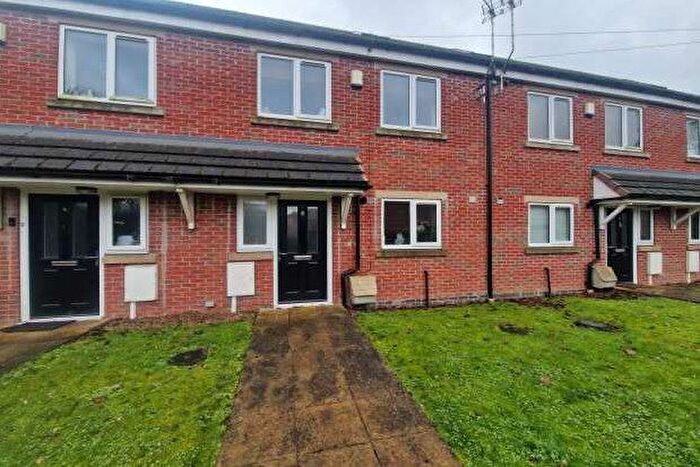 4 Bedroom Town House To Rent In Bridge Close, Sutton-In-Ashfield, NG17