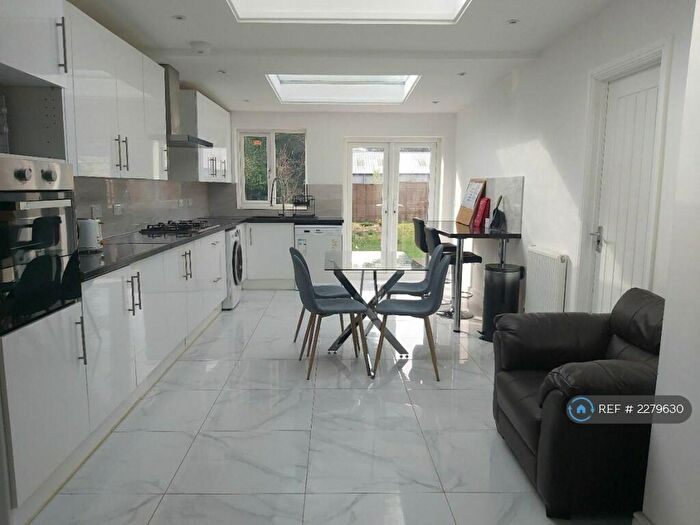 6 Bedroom Semi-Detached House To Rent In Milton Road, Oxford, OX4