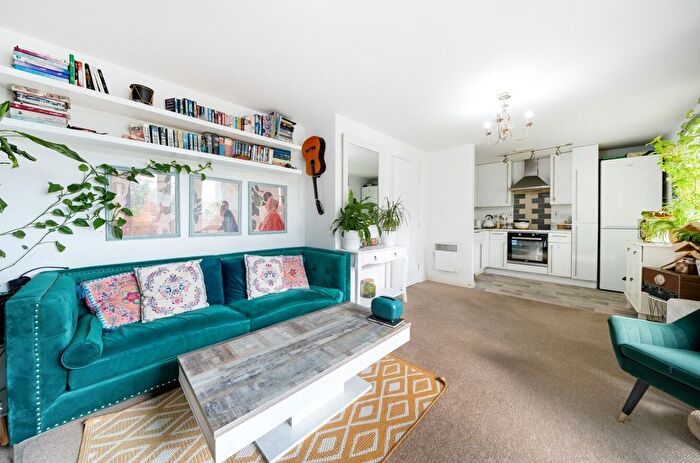 1 Bedroom Flat For Sale In Foundry Court, Mill Street, Slough, SL2