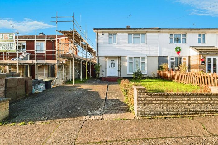 3 Bedroom Semi-Detached House For Sale In Barfields, Loughton, Essex, IG10