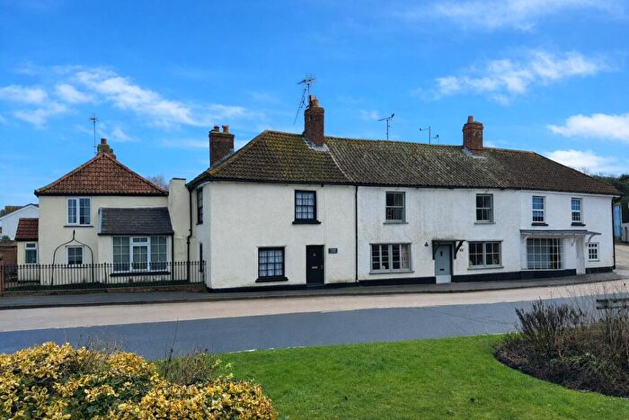 2 Bedroom Cottage For Sale In The Triangle, Kenton, EX6