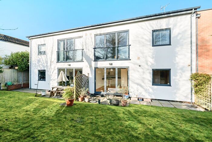2 Bedroom Flat For Sale In Lime Court, Henley-On-Thames, Oxfordshire, RG9
