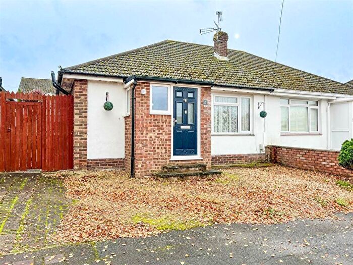 2 Bedroom Bungalow For Sale In Crest Way, Southampton, SO19