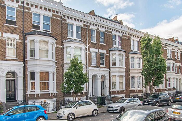 2 Bedroom Flat To Rent In Bolingbroke Road, Olympia, London, W14