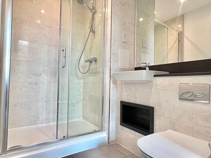 2 Bedroom Flat To Rent In Carnation Gardens, Hayes, UB3