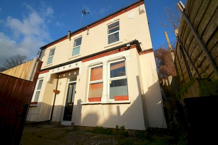 3 Bedroom Flat To Rent In Purrett Road, Plumstead, London, SE18