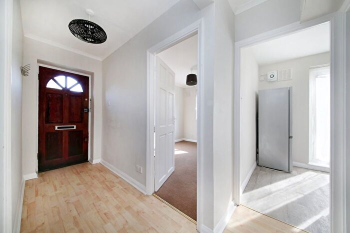 2 Bedroom Flat To Rent In Bromfelde Road, Clapham North, SW4
