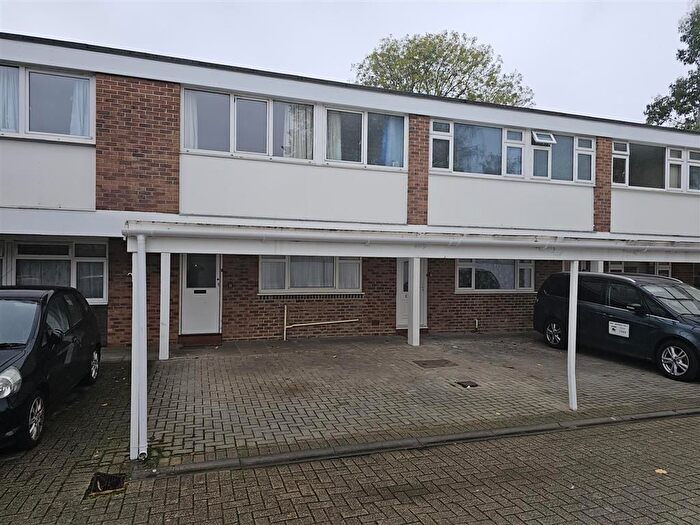 3 Bedroom Maisonette For Sale In Winn Road, Southampton, SO17