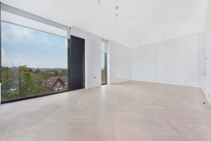 3 Bedroom Apartment To Rent In Avenue Heights, Highgate, N6