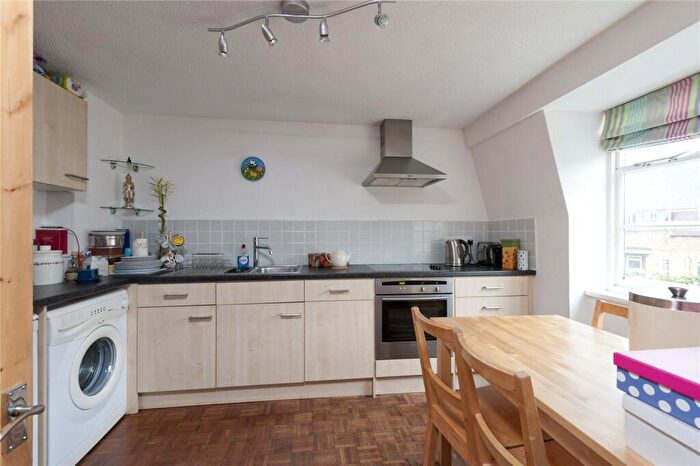 1 Bedroom Flat To Rent In Vicarage Crescent, London, SW11