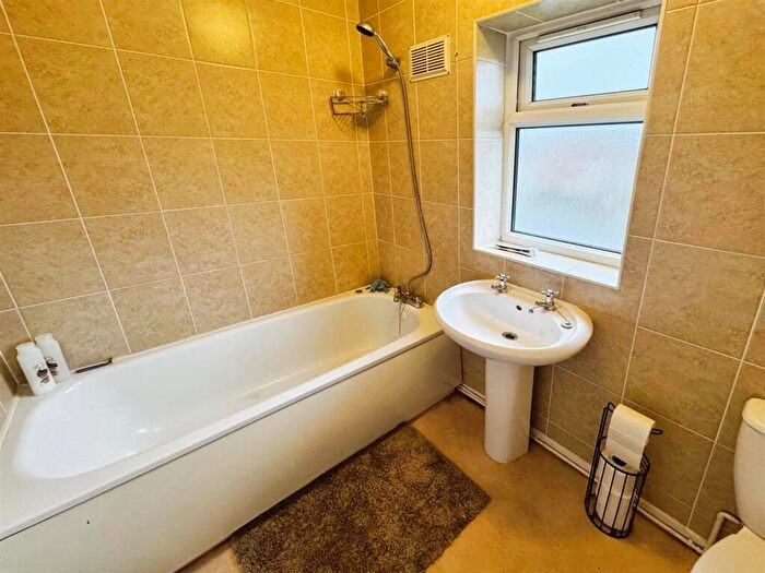 3 Bedroom Semi-Detached House For Sale In Whittington Drive, Ratby, Leicester, LE6