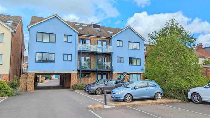 1 Bedroom Flat To Rent In Hatfield Road, St. Albans, Hertfordshire, AL1