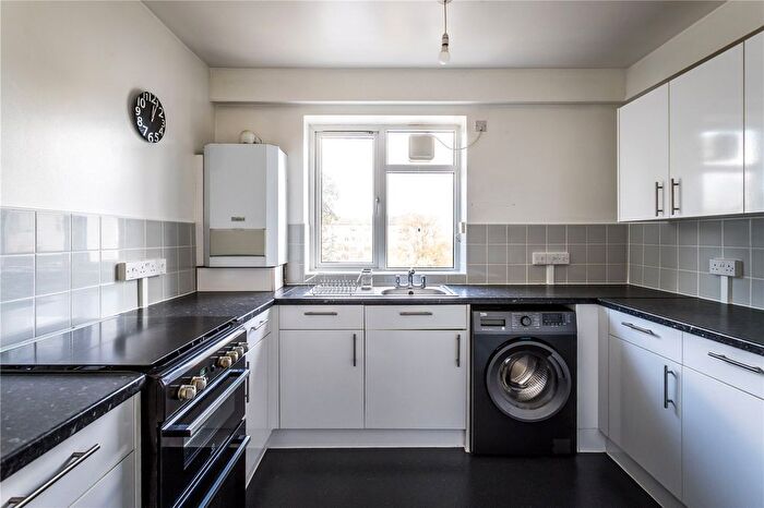 2 Bedroom Flat To Rent In Thursley House, Kingsnympton Park, Kingston Upon Thames, Surrey, KT2