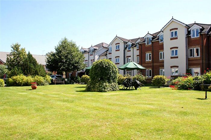 2 Bedroom Apartment For Sale In Ackender Road, Alton, Hampshire, GU34