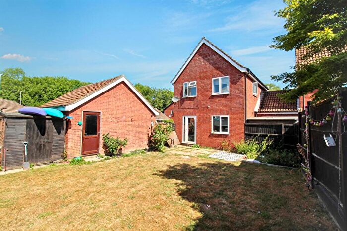 3 Bedroom Link Detached House For Sale In Osborne Close, North Walsham, NR28