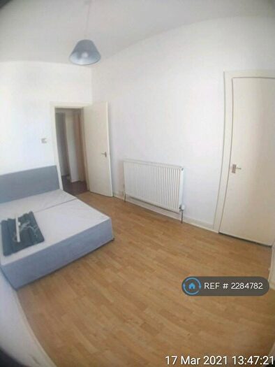 3 Bedroom Flat To Rent In Paisley Road West, Glasgow, G52