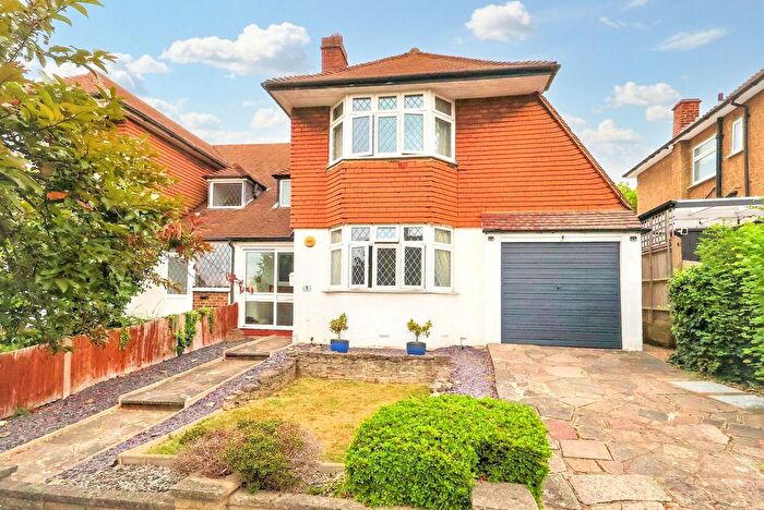 3 Bedroom Semi-Detached House For Sale In The Lees, Shirley, CR0