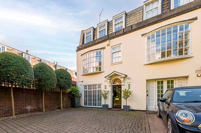 4 Bedroom End Of Terrace House For Sale In Lillington Avenue, Leamington Spa, Warwickshire, CV32